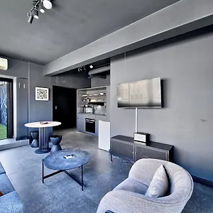 Blackbrick Foreshore Hotel